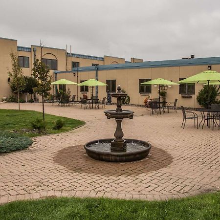 Hotel Baymont By Wyndham Fargo Extérieur photo