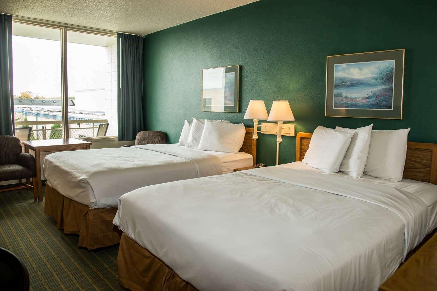 Hotel Baymont By Wyndham Fargo Extérieur photo