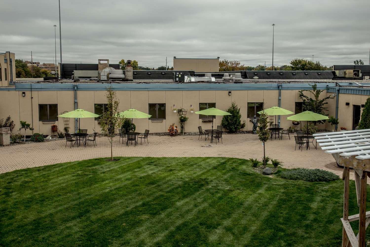 Hotel Baymont By Wyndham Fargo Extérieur photo