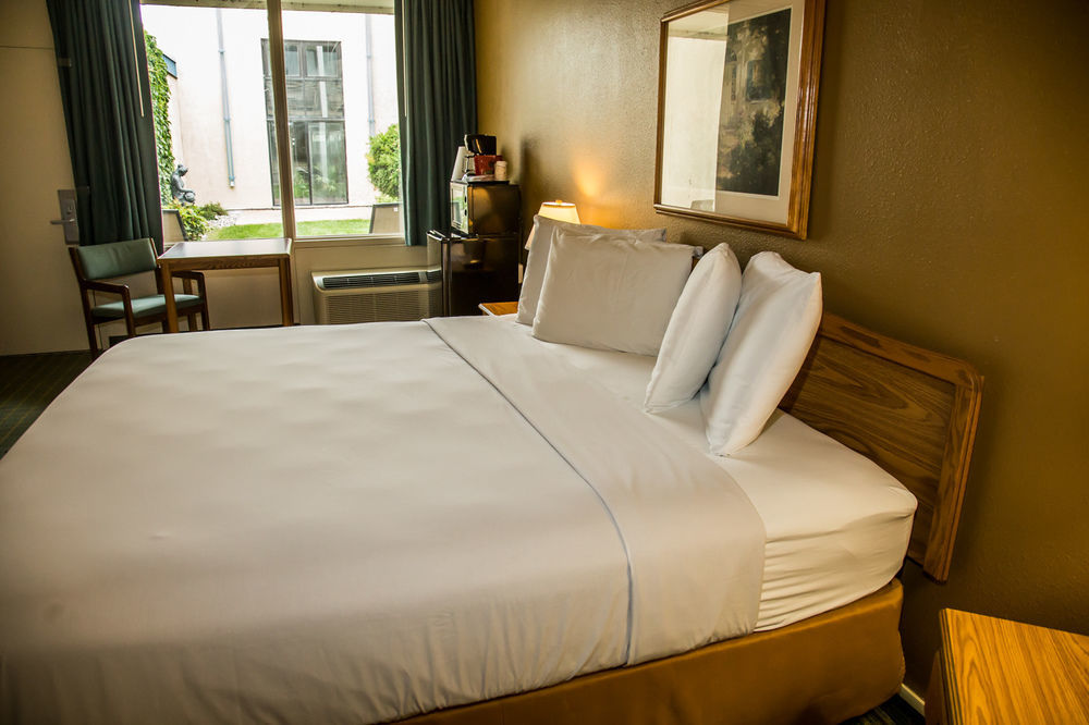 Hotel Baymont By Wyndham Fargo Extérieur photo