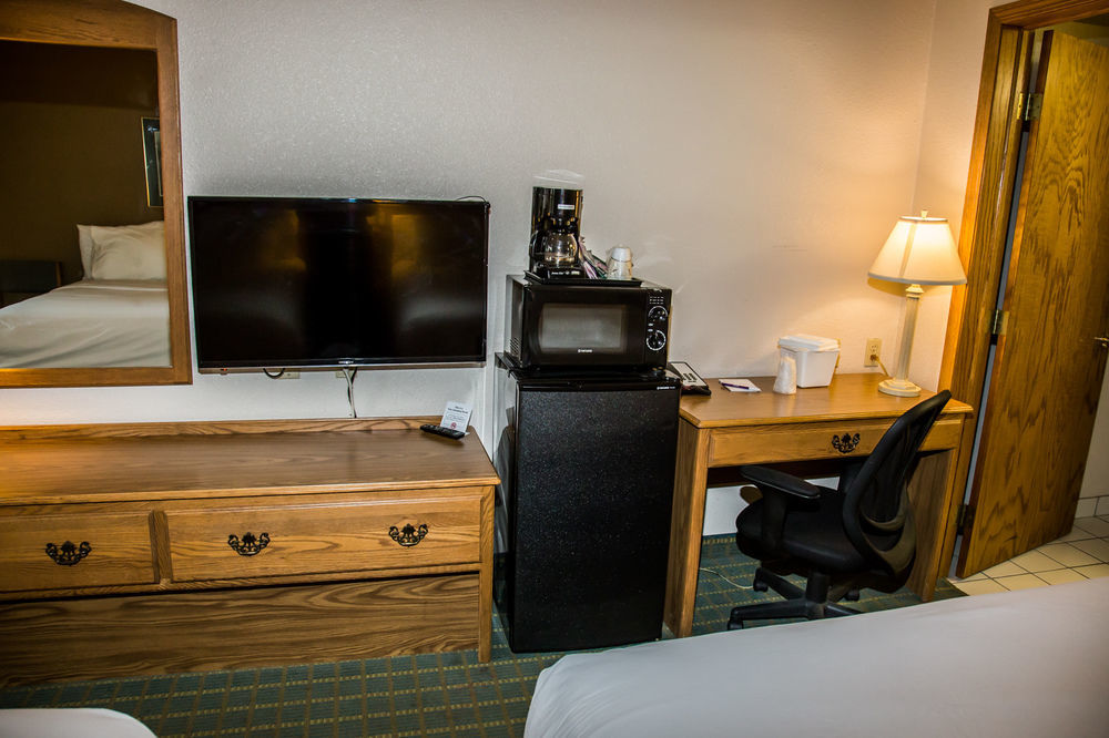 Hotel Baymont By Wyndham Fargo Extérieur photo
