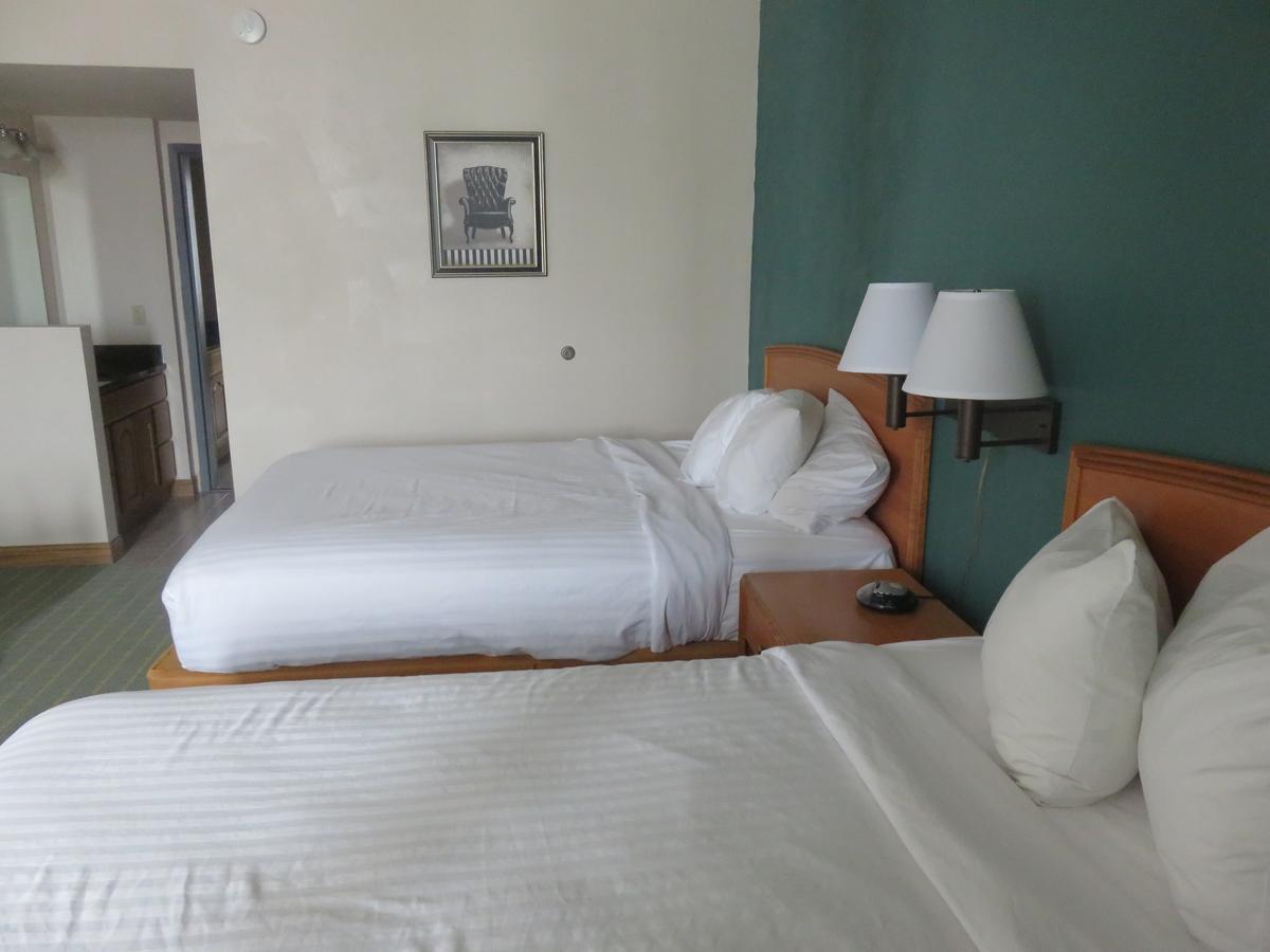 Hotel Baymont By Wyndham Fargo Extérieur photo