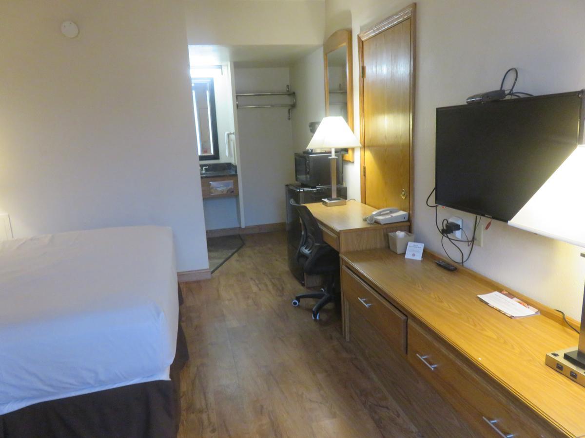 Hotel Baymont By Wyndham Fargo Extérieur photo