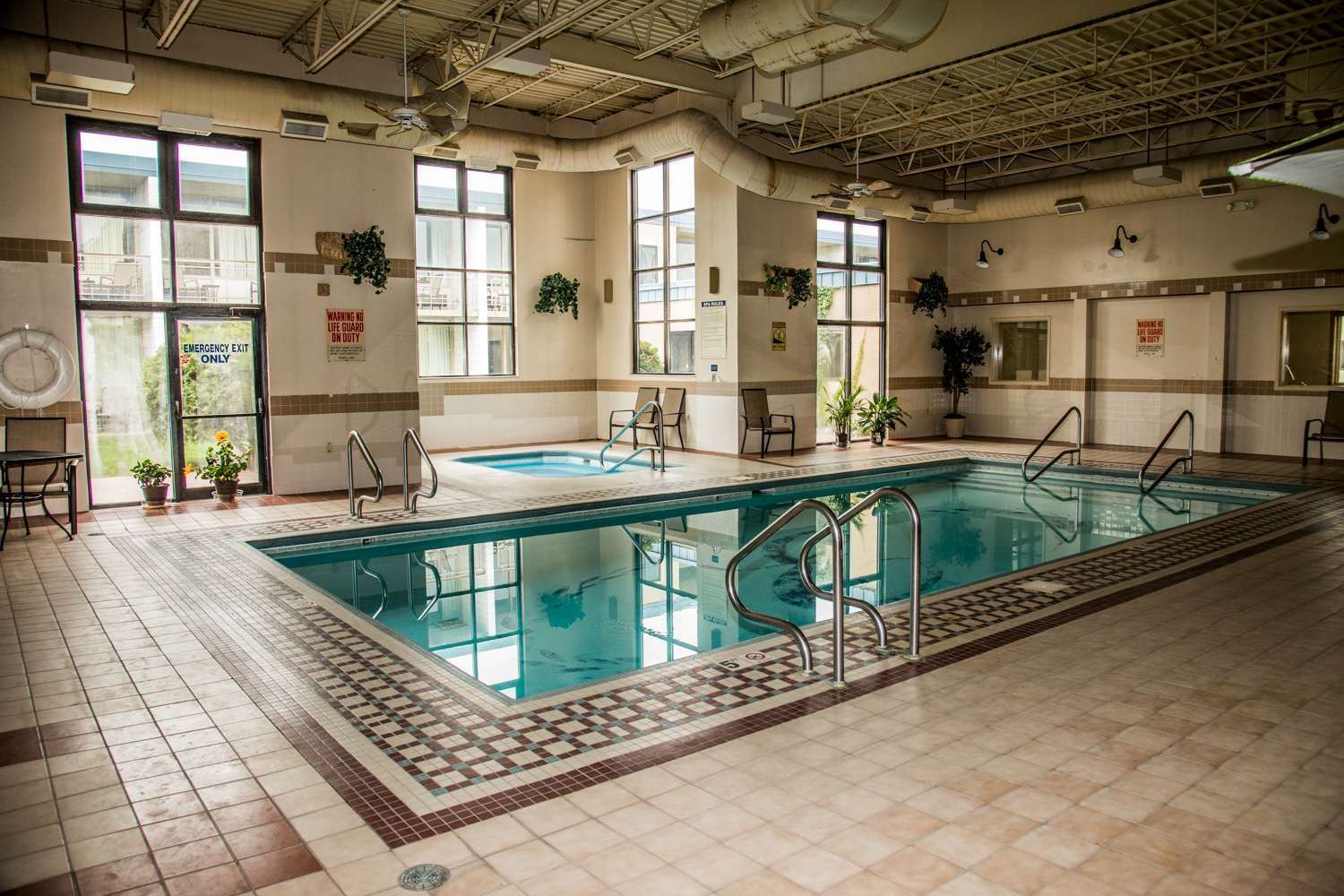 Hotel Baymont By Wyndham Fargo Extérieur photo