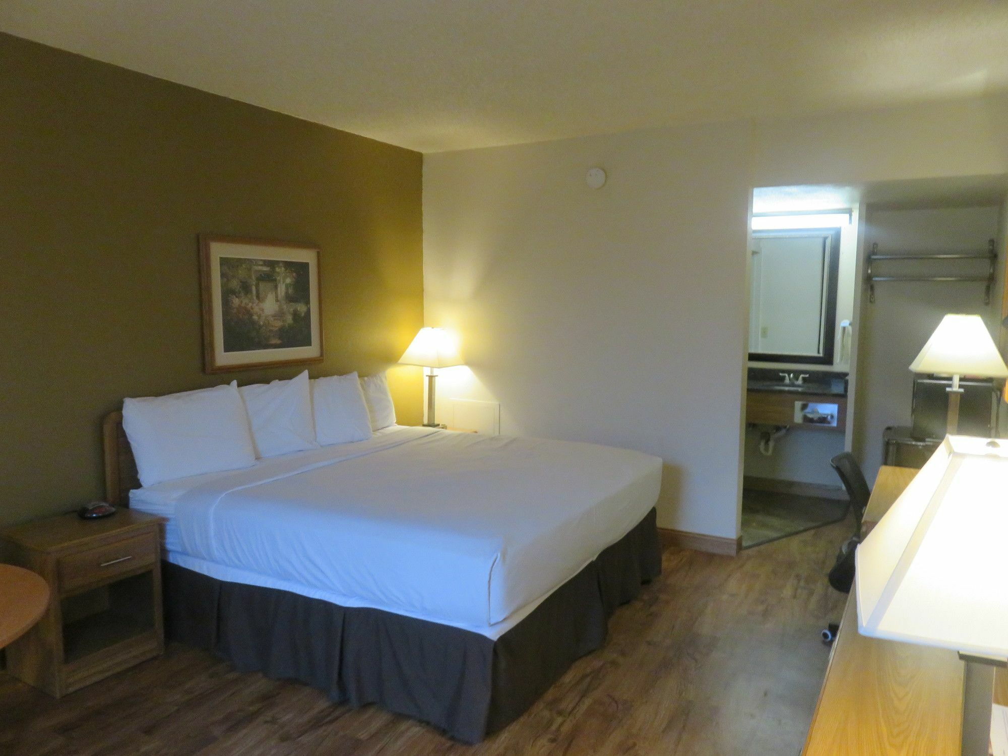 Hotel Baymont By Wyndham Fargo Extérieur photo