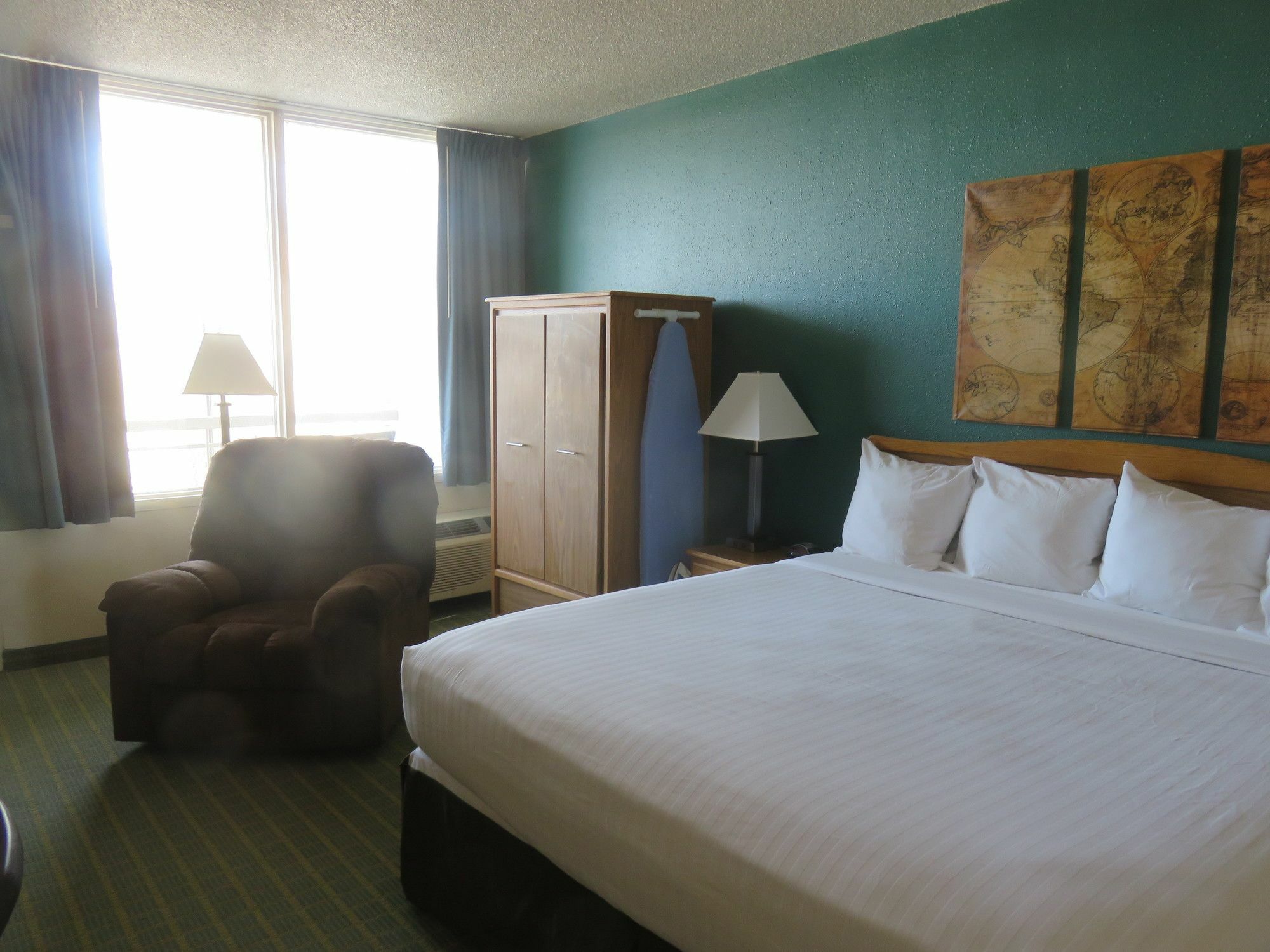 Hotel Baymont By Wyndham Fargo Extérieur photo