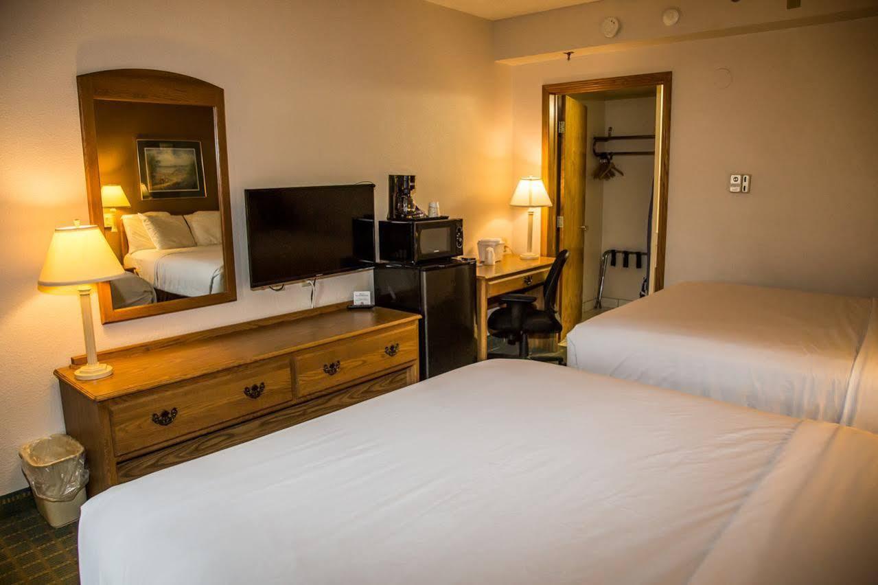 Hotel Baymont By Wyndham Fargo Extérieur photo
