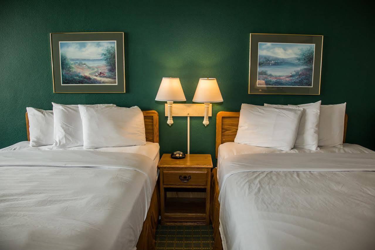 Hotel Baymont By Wyndham Fargo Extérieur photo